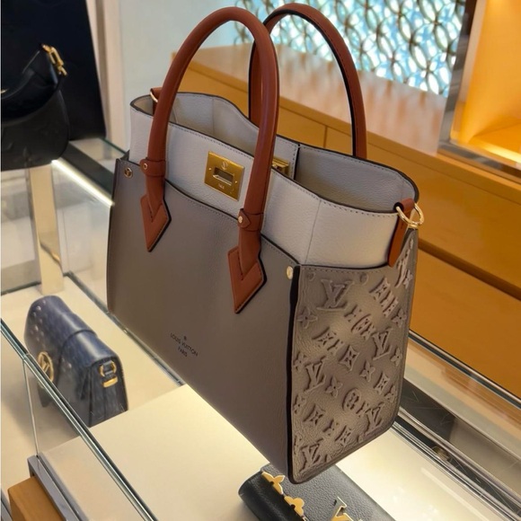 Louis Vuitton On My Side MM Shoulder Monogram Grain Calf Leather Crème🔥 - Picture 5 of 16